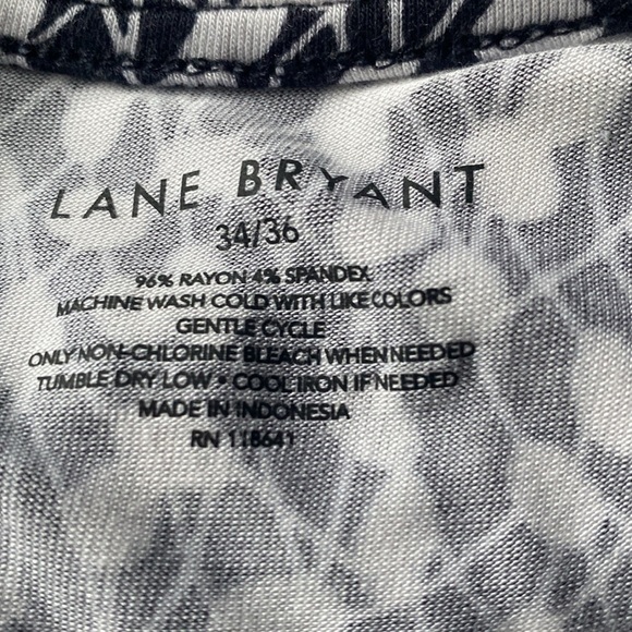 LANE BRYANT Black White Ditsy Floral Top Back Keyhole PLus Size 34/36 rayon Used - Picture 6 of 14